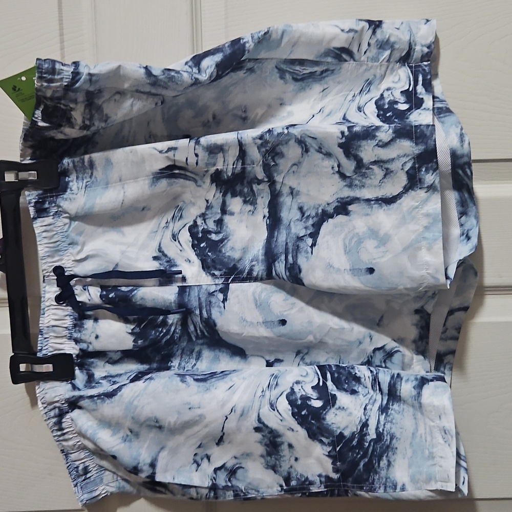 DSG Men’s 6” Rec Short: BLUE/WHITE WAVE PRINT: NEW WITH TAGS: SZ XXL